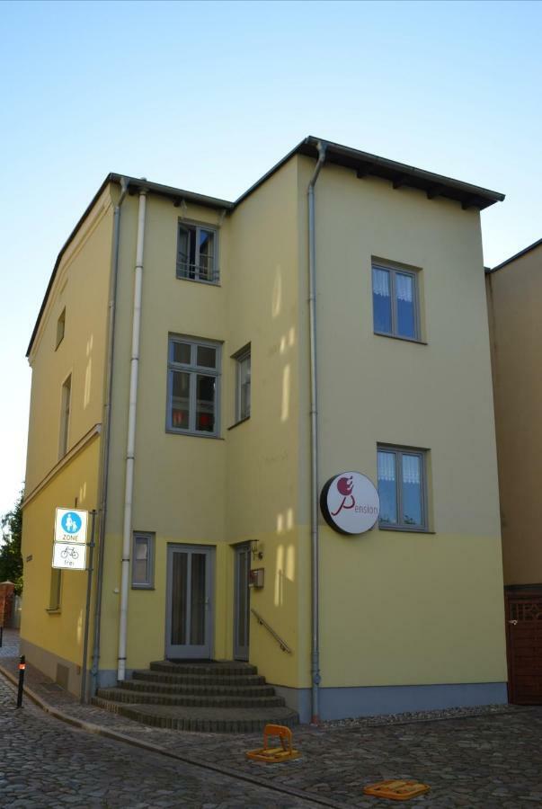 Pension Am Pferdemarkt Guestrow Exterior photo